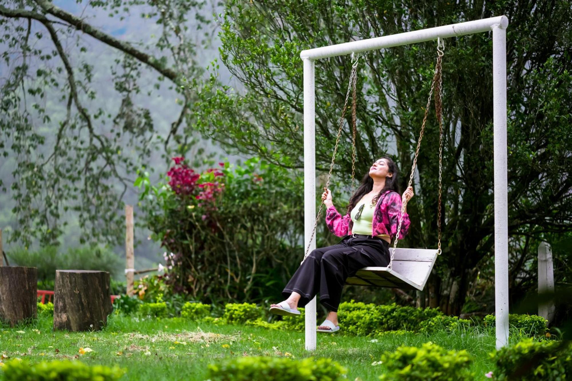 Arivikad Tea Bungalow Munnar By Voye Homes Suryanelli エクステリア 写真