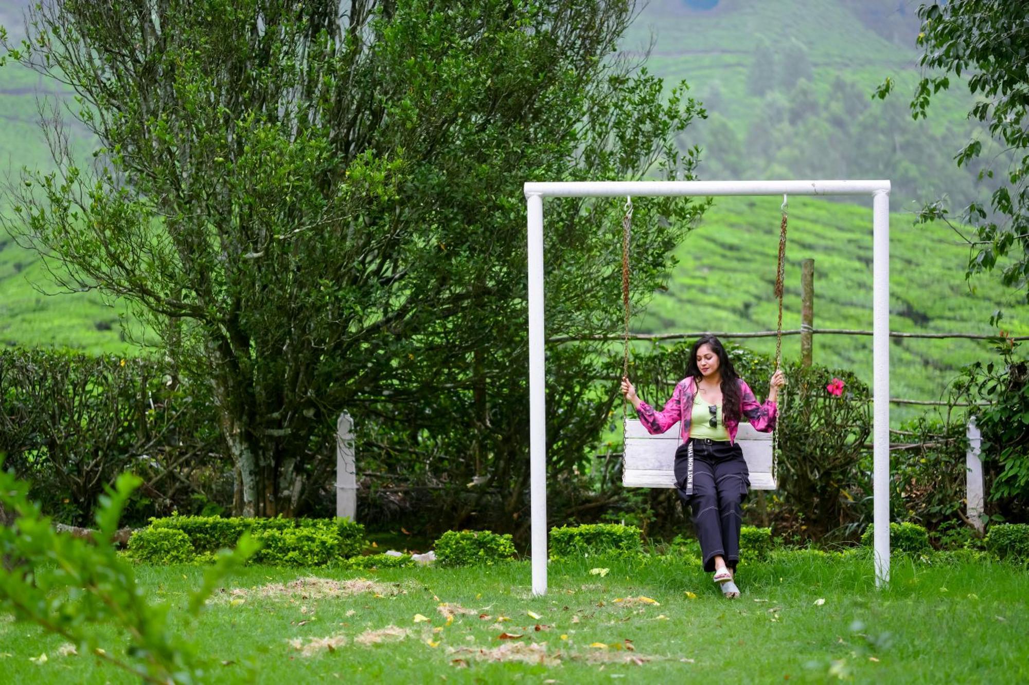 Arivikad Tea Bungalow Munnar By Voye Homes Suryanelli エクステリア 写真